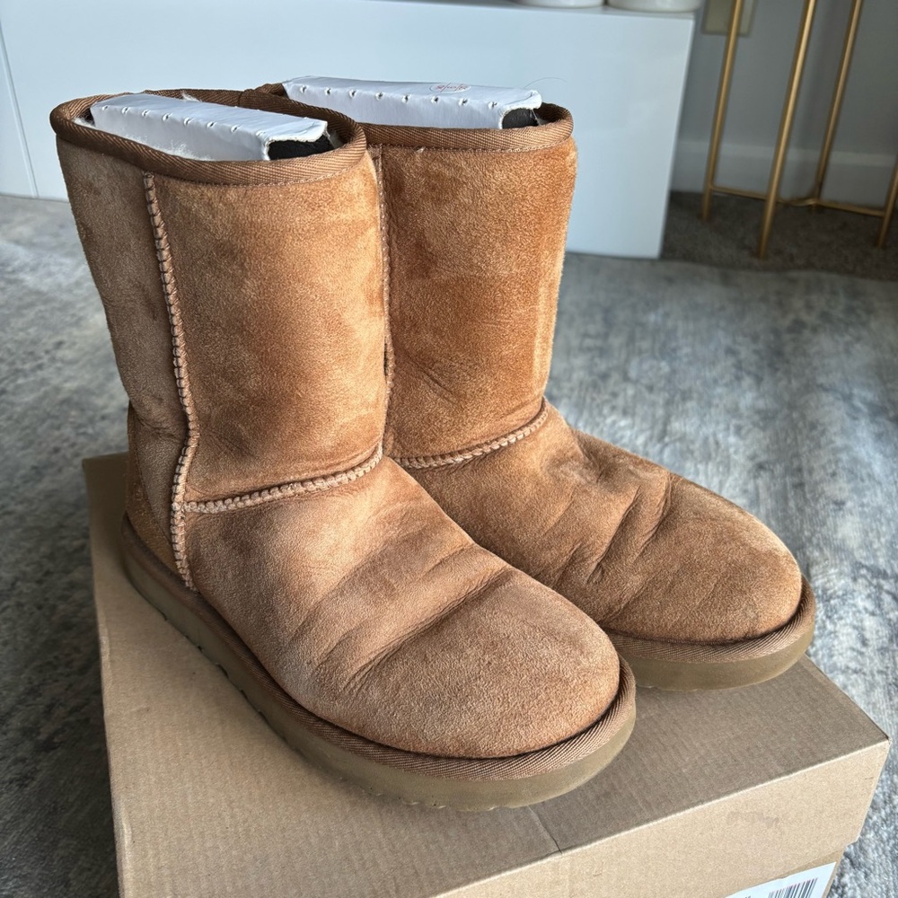UGG Women's Classic Short Boot II